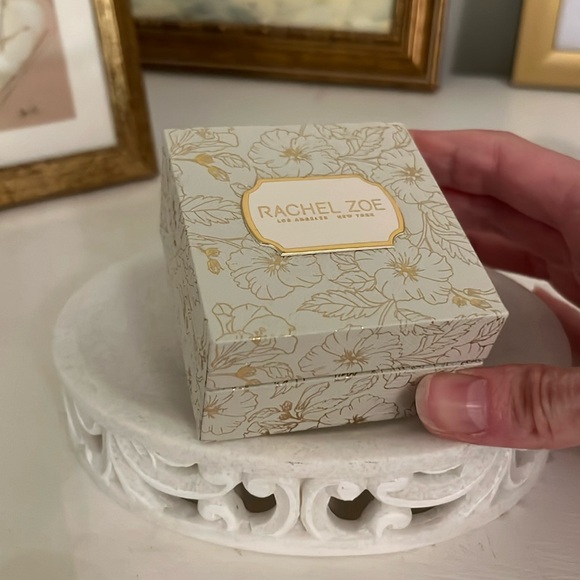 Rachel Zoe Pearl and gold heart shaped earrings - New in Box - Picture 7 of 7